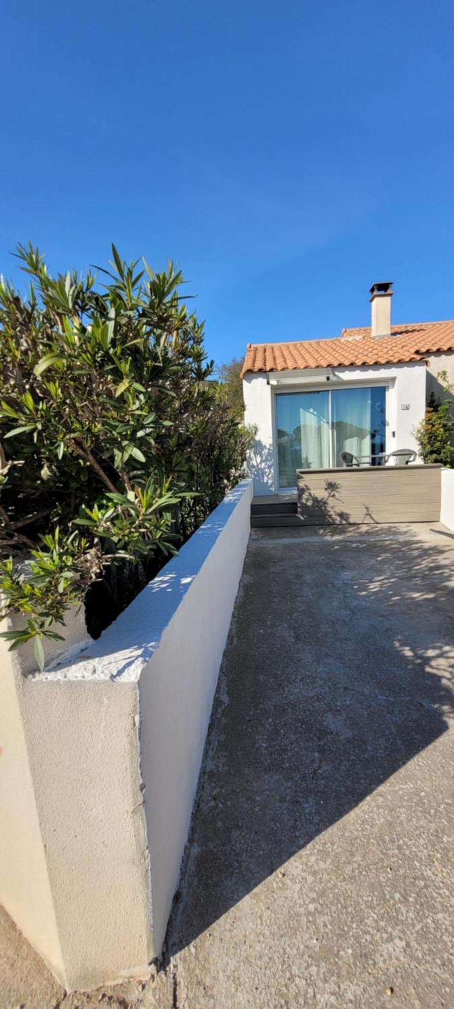 Meze Avec Vue Face A L'Etang Villa Ngoại thất bức ảnh