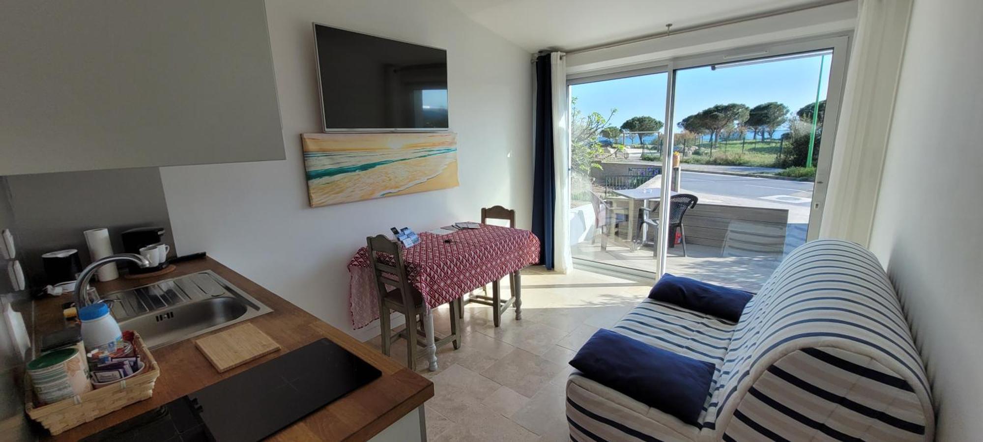 Meze Avec Vue Face A L'Etang Villa Ngoại thất bức ảnh